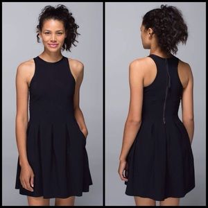 Lululemon here to there dress size 6